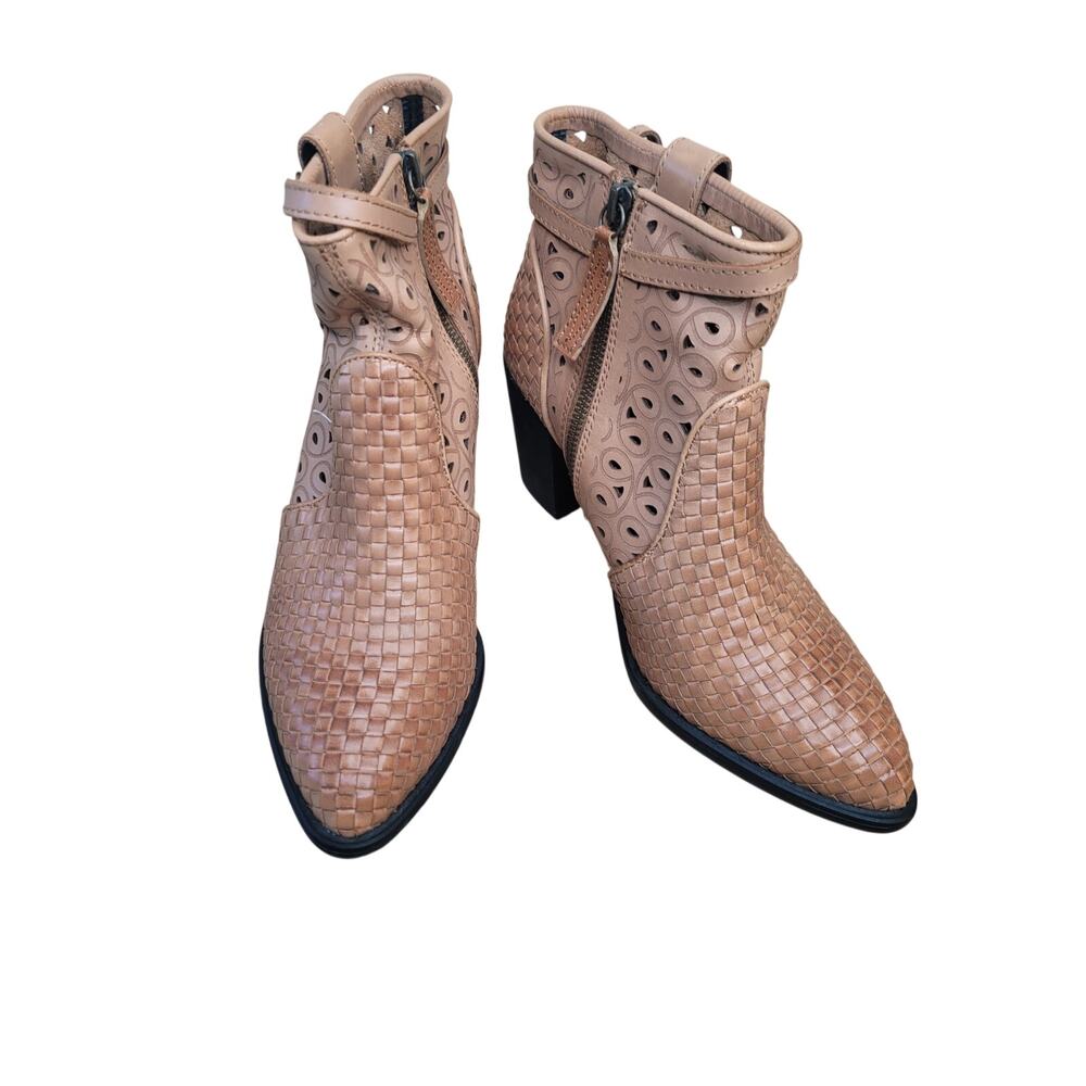 Dingo Be Famous Tan Ankle Boots Woven Leather Cutout Womens US 8.5 M